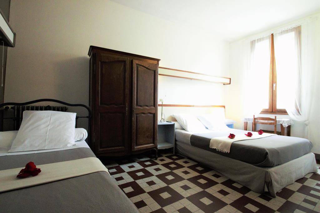 Hotel Innova Cardabella アヴィニョン 部屋 写真