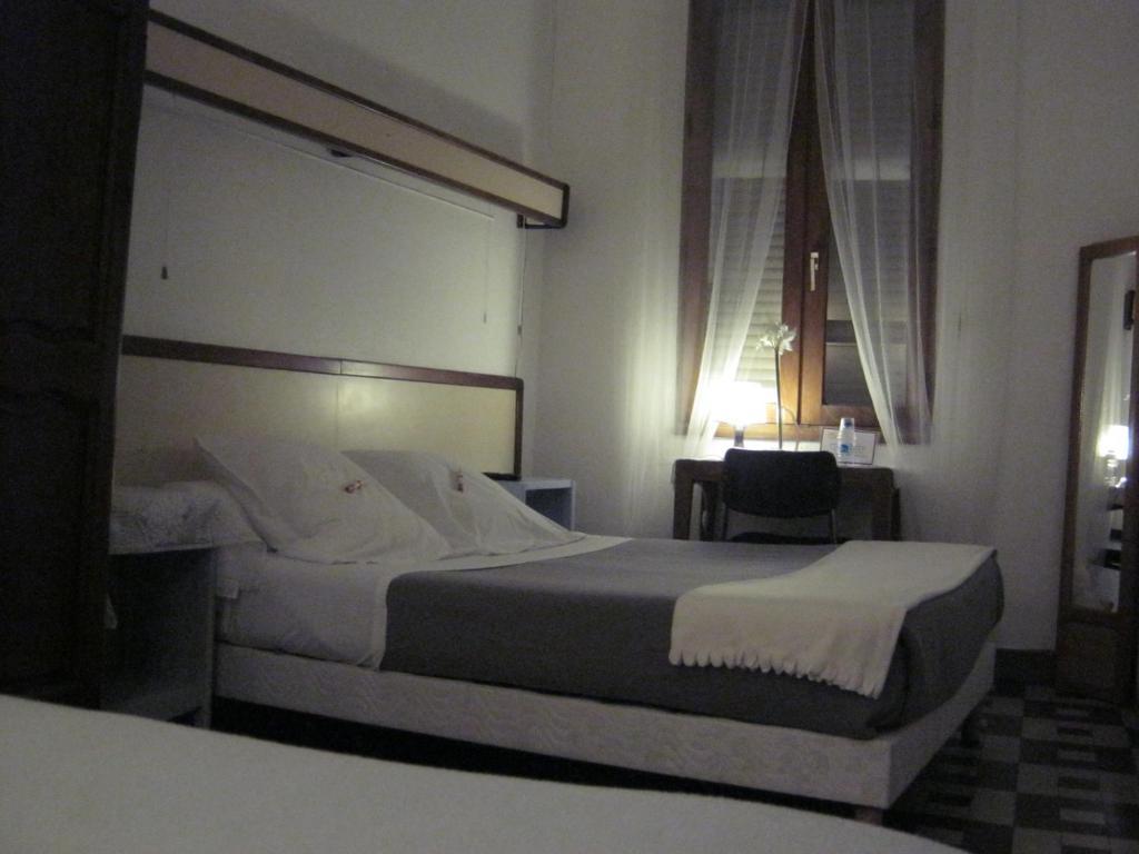 Hotel Innova Cardabella アヴィニョン 部屋 写真